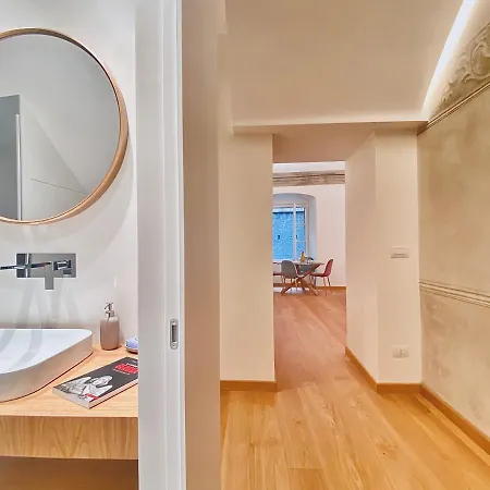 Apartment Amazing San Lorenzo 19, Rolli Palace Unesco - Stunning View Overlooking The Cathedral - Free Private Parking- *