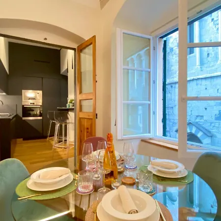 Amazing San Lorenzo 19, Rolli Palace Unesco - Stunning View Overlooking The Cathedral - Free Private Parking- Lejlighed